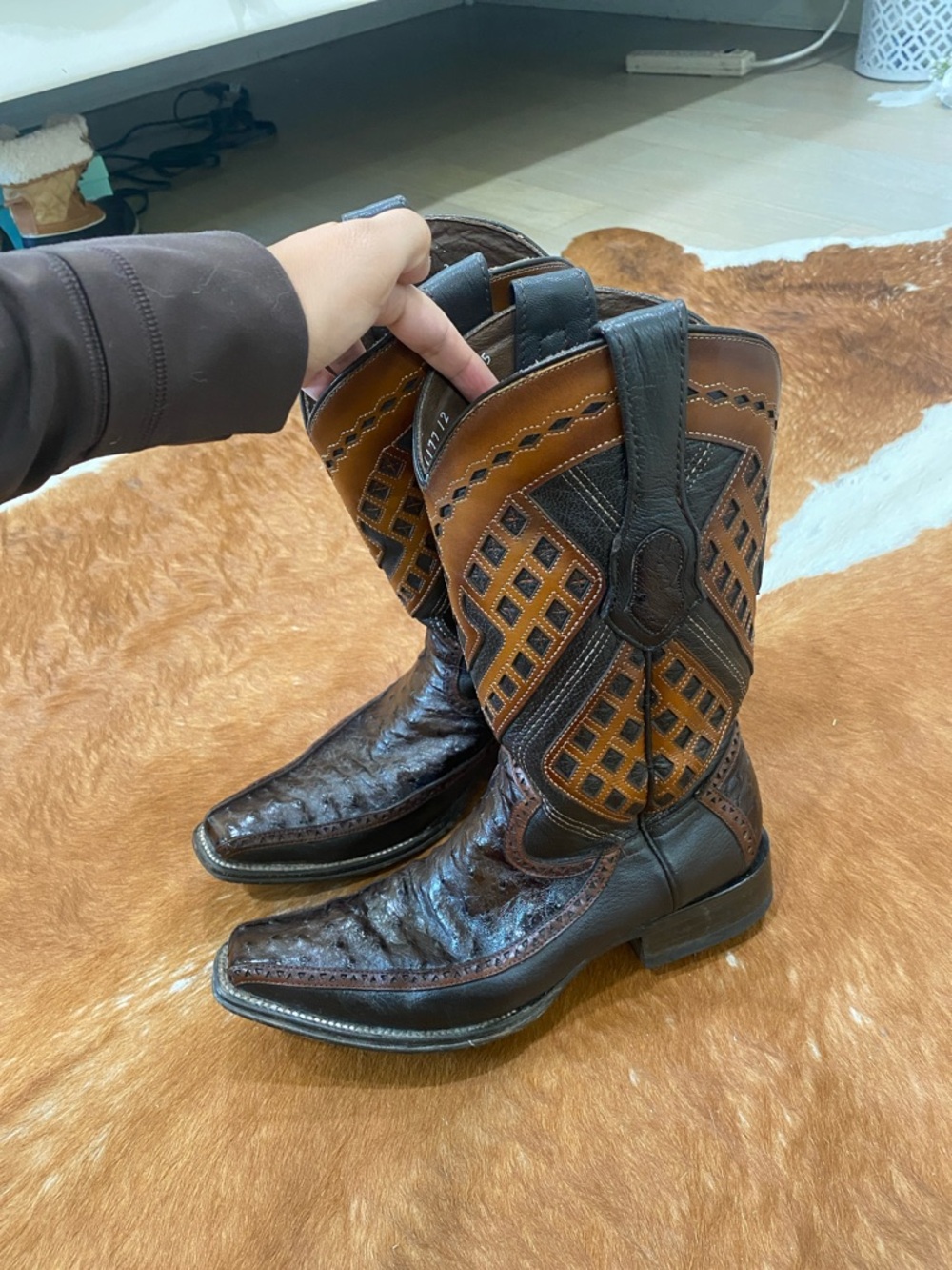 Men's Two-Tone Brown Western Cowboy Boots - Classic Pull-On Style